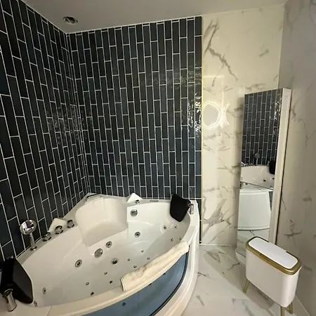 Moon - 44 Apartment